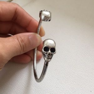 Antique silver effect double skull bangle/bracelet